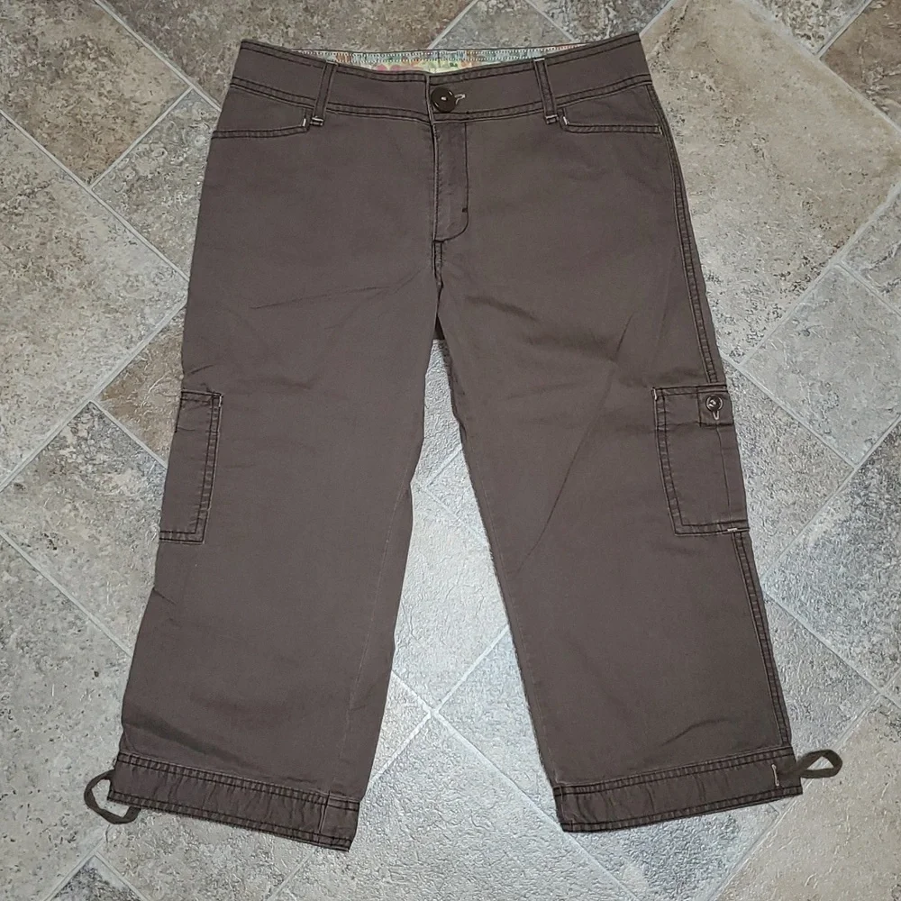 Levi's Khaki Cargo Cropped Pants